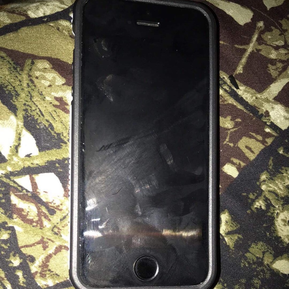 Black Iphone SE